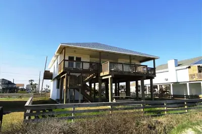 Image de Charmante maison en bord de mer directement sur l'eau avec de nombreuses nouvelles mises à jour
