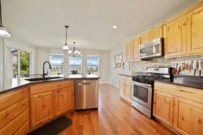 Image de Superbe retraite de 6 chambres avec vue sur le lac