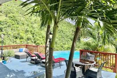 Image de Vue panoramique à couper le souffle sur la mer des Caraïbes, luxe, 2 chambres / 2 salles de bain Penthouse Villa