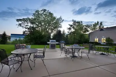 Image de Idéal pour les voyages d'affaires! Suite équipée avec accès à la piscine + petit-déjeuner gratuit