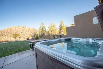 Image de Incroyable nouvelle maison de ville de 5 chambres, 3 1/2 salles de bain avec bain à remous privé sur le parcours de golf