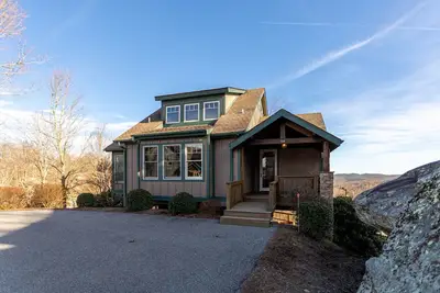 Image de B Rock Ridge à Echota - maison de ville avec bain à remous privé!