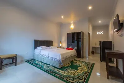 Image de Chambre de luxe à Caqnggu, avec cuisine, télévision, climatisation, adaptée à votre budget