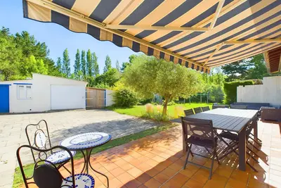 Image de Brem sur Mer- Grande maison pour 9- 4 chambres