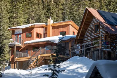 Image de Mount Hayden Backcountry Lodge, du col Imogene au sentier en jeep Telluride