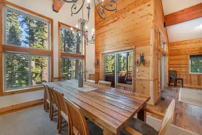 Image de Nouvelle Liste - Maison de luxe personnalisée de 3 500 pieds carrés - 2 maîtres - bain à remous - 2 foyers