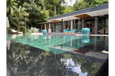 Image de 4 chambres Sunset Views immergé dans un cadre de forêt tropicale