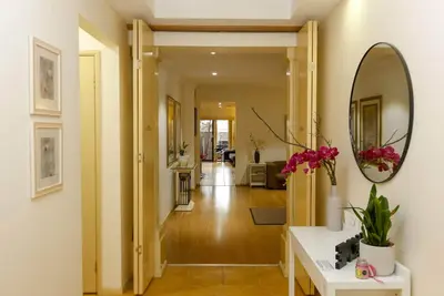 Image de Commodité spacieuse et moderne 5br, 4 bains, 16 invités | 10-20% de réduction sur les séjours de longue duréez