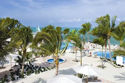 Image de Directement sur la plage, regardez les couchers de soleil tous les soirs. à quelques pas de la plage