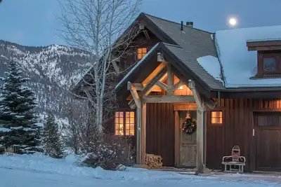 Image de Nouvelle liste! Disponible pour les vacances | Maison de ville de charme à quelques pas du centre-ville avec Hot Private