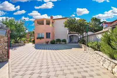 Image de Apartment 1985/27397 (Istria - Pula), 1000m from the beach