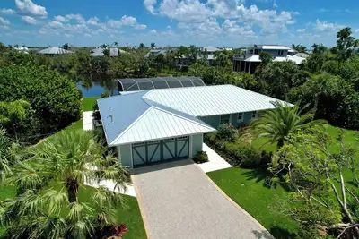 Image de Sanibel exceptionnel rez-de-chaussée 3 chambres 4 Ba maison récemment rénovée à Gulf Shores