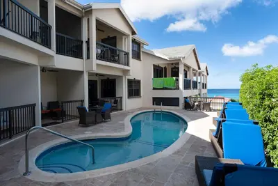 Nouveau Condo 2 chambres 2 salles de bain avec piscine, à 1 min de la plage