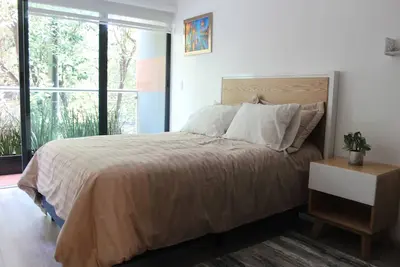 Image de Bel appartement urbain moderne entièrement équipé