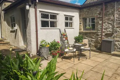 Image de The Byre, character holiday cottage, with open fire in Dulas