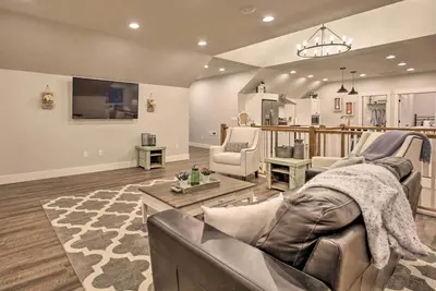 Image de Nouveau! Chic Farmhouse w / Creek: Heart of Wine Country