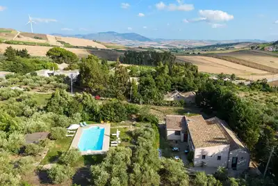 Image de Belle maison de vacances privée avec piscine privée, Wifi, Tv, terrasse, animaux admis et parking