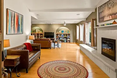 Image de Maison récemment rénovée avec terrasse d'observation! Superbes vues! ! Fawn S093