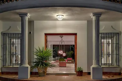 Casa Rabat. Large comfy spaces, beach 500m