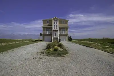 Image de Luxury Beach Front Home présenté sur Hgtv Pool à partir de mai 2020! !