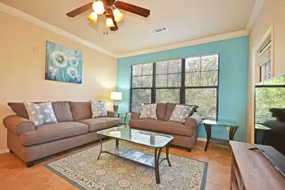 Image de Condo récemment meublé - Bella Piazza - dernier étage avec balcon ensoleillé!