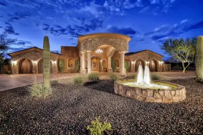Image de Palatial Villa avec piscine chauffée, théâtre, bain à remous, terrasse sur le toit