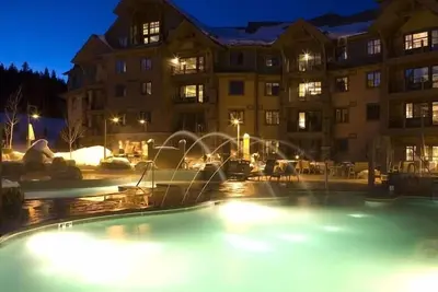 Image de Spring Break 3/17 / 18- 3/24 seulement. Sur Mountain View Luxury Deux chambres à coucher, Ski In / Out