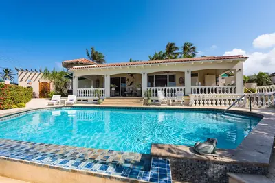 Villa Parfaite Avec Des Vues Et Un Court Distance Aux Plages, Restaurants Et Commerces