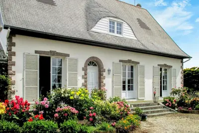 Image de Belle maison à Surville avec WiFi