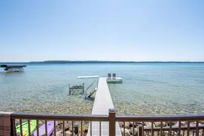 Image de Crystal Lake Waterfront, climatisation, quai privé, kayaks, paddleboards