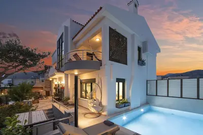 Image de Deluxe 4 bedroom villa with loft next to beach