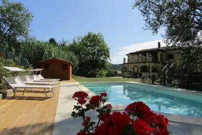 Camaiore, splendide appartement dans les collines avec piscine privée. . .