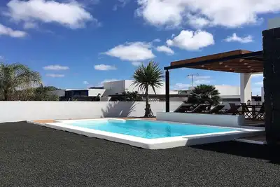 Villa Miramar C3 est une belle villa moderne, situé dans une position tranquille dans le jamais - st