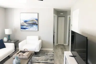 Image de Nouvelle liste! Récemment rénové (2019) - Appartement moderne - 2 sur 2