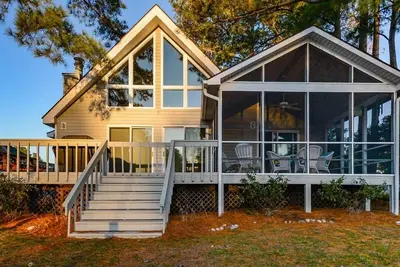Image de Belles vues de cette maison 3 Br 2 Ba sur canal calme - Communauté dispose de 5 piscines!