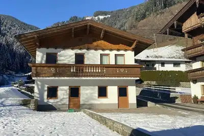 Joli appartement pour 5 personnes avec Wifi, Tv, balcon et parking