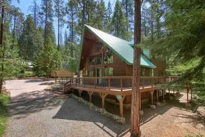 Image de La toute nouvelle cabine rénovée de Yosemite avec bain à remous!