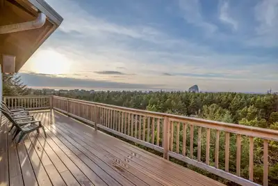 Image de Haystack Rock & Dune Views, King Suite, Game Room, Double Decks in Pacific City!