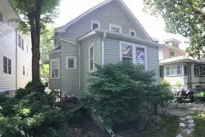 Image de Cozy shared Oak Park home away from home