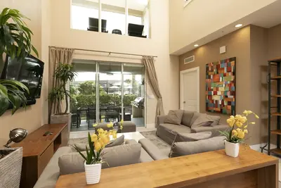 Image de Indulge in Modern Luxury:4 Suites for Your Ultimate Vacation Getaway Near Disney