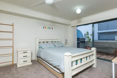 Image de 3 'Peninsula Waters', 2-4 Soldiers Point Rd - Belle unité climatisée avec piscine, ascenseur et Wifi