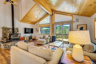 Image de Nouveau! Tahoe Donner Hillside Hideaway-1 Mi au complexe