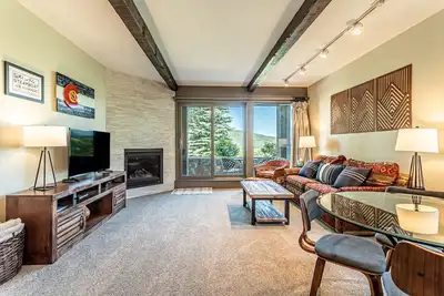 Image de Billets de remontée à prix réduit! Grand condo d'une chambre à quelques pas de la télécabine