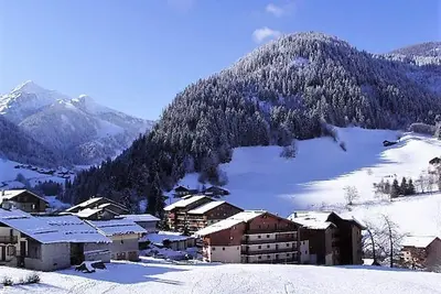 Image de Appartement cosy 2-4 pers, cœur de village, proche pistes, piscine l'été