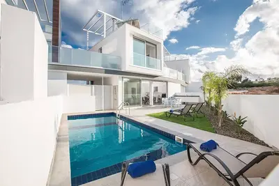 Villa Nataly, Villa de luxe et toute neuve 2bdr Protaras avec piscine privée