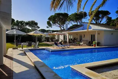 Image de Las Palmeras. Recent refurb, 14m pool, beach 400m