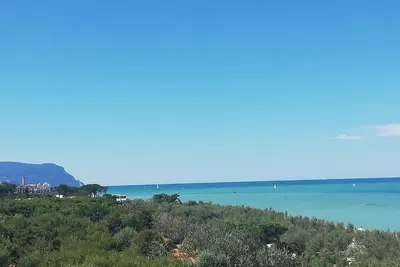 Image de Attico Panoramico Con Ampie Terrazze Sul Mare Posizionato Sulla Spiaggia