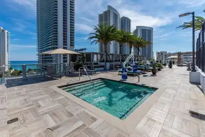 Image de H. Beach House One-bedroom (tout neuf)