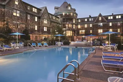 Image de Jour Memorial 2020 à l'épreuve des intempéries au cœur de Newport - Trois Chambres