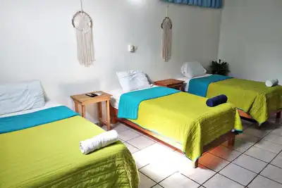 Image de Céntrico y colorido departamento